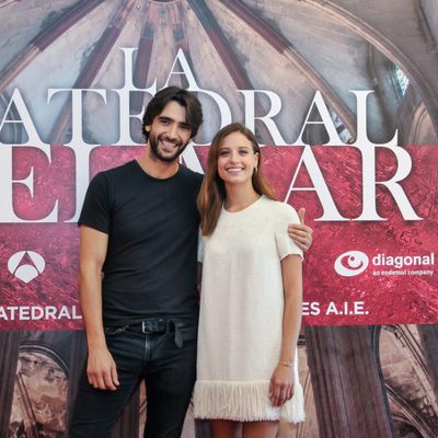 Aitor Luna y Michelle Jenner en la presentación de 'La catedral del mar'