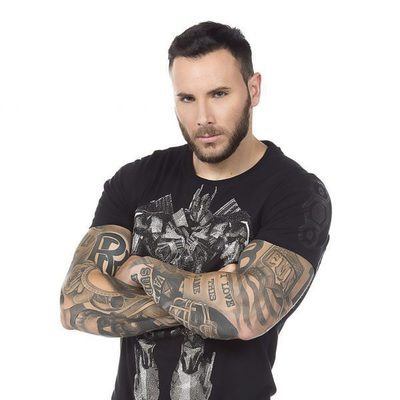 Esteban vestido de noche en la segunda temporada de 'MTV Super Shore'