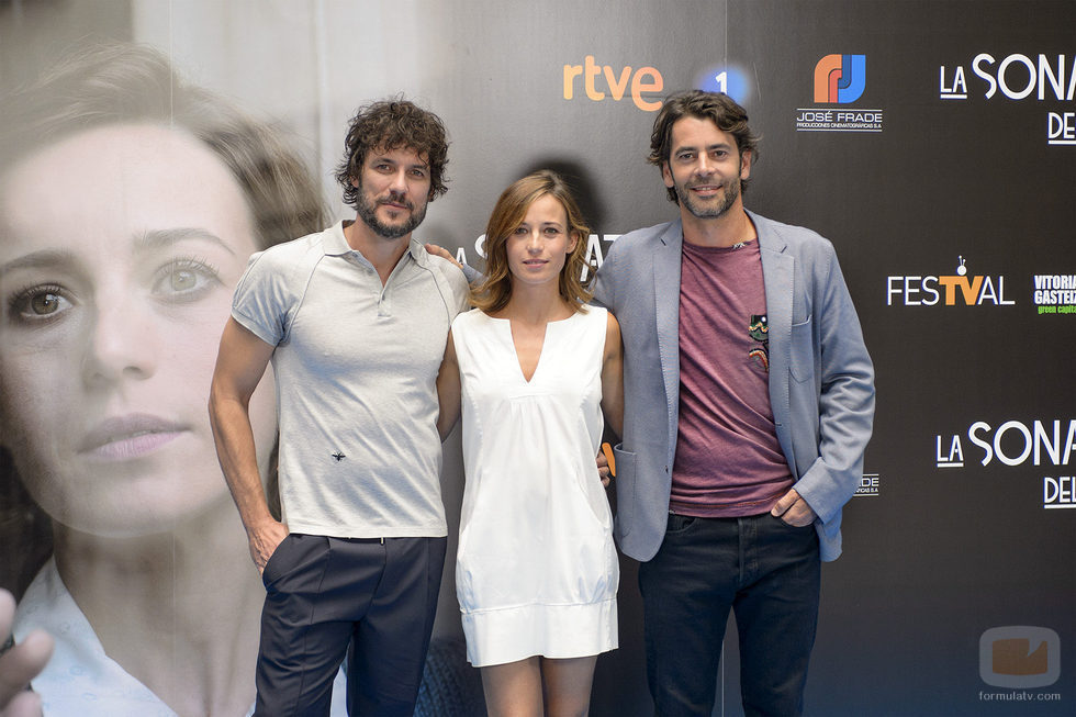 Daniel Grao, Marta Etura y Eduardo Noriega en la presentación de 'La sonata del silencio' en el FesTVal de Vitoria