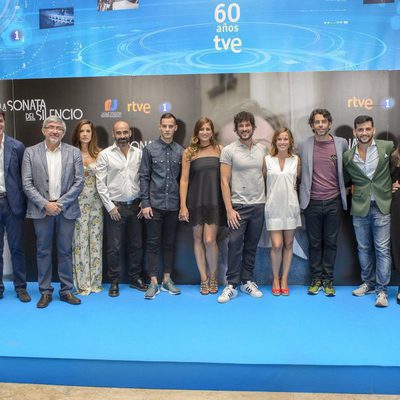 El equipo de 'La sonata del silencio' en su presentación en el FesTVal de Vitoria