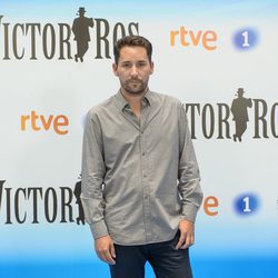 Javier Godino en la presentación de la segunda temporada de 'Víctor Ros' de RTVE