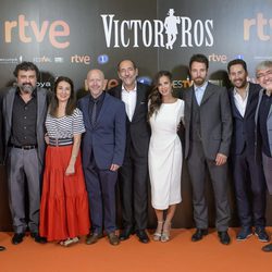 El equipo de la segunda temporada de Víctor Ros' en su preestreno