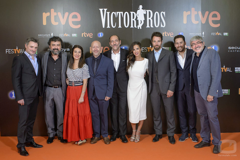 El equipo de la segunda temporada de Víctor Ros' en su preestreno