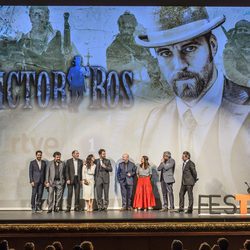 El equipo de 'Víctor Ros' presentando la segunda temporada en el preestreno
