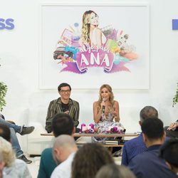 Presentación de 'Algo pasa con Ana' con los directores de DKiss