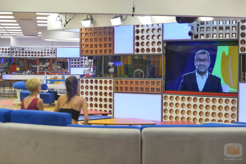 Jorge Javier hablando con Bárbara y Adara