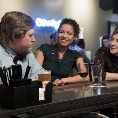 Kiersey Clemons y Jane Adams en 'Easy'