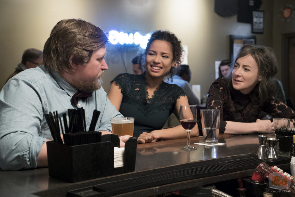 Kiersey Clemons y Jane Adams en 'Easy'