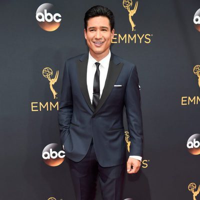 Mario Lopez en la alfombra roja de los Premios Emmy 2016