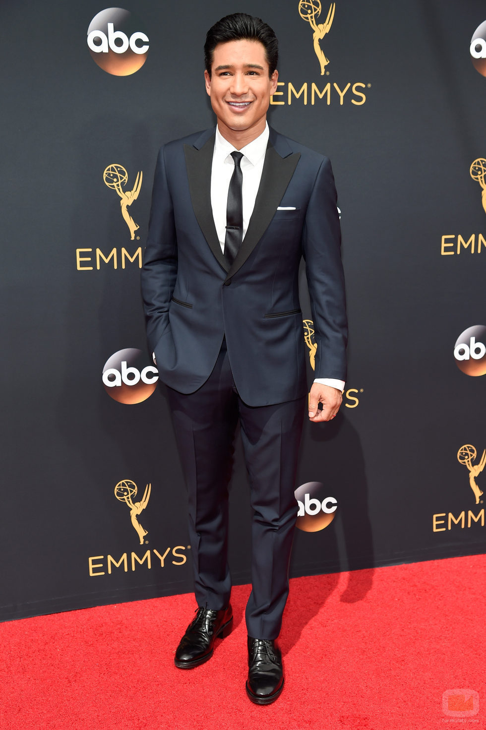 Mario Lopez en la alfombra roja de los Premios Emmy 2016