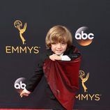 Jeremy Maguire en la alfombra roja de los Premios Emmy 2016