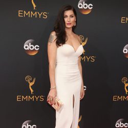 Trace Lysette en la alfombra roja de los Premios Emmy 2016
