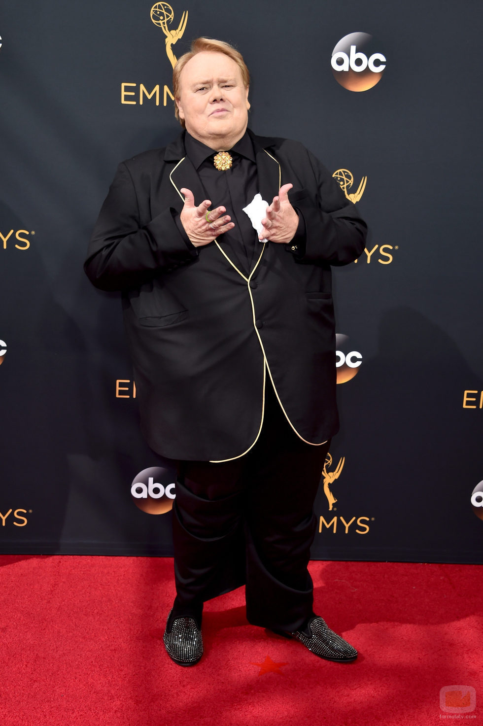 Louie Anderson en la alfombra roja de los Premios Emmy 2016