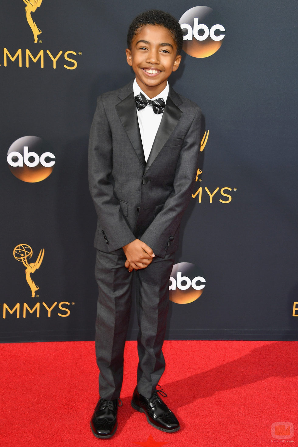 Miles Brown en la alfombra roja de los Premios Emmy 2016