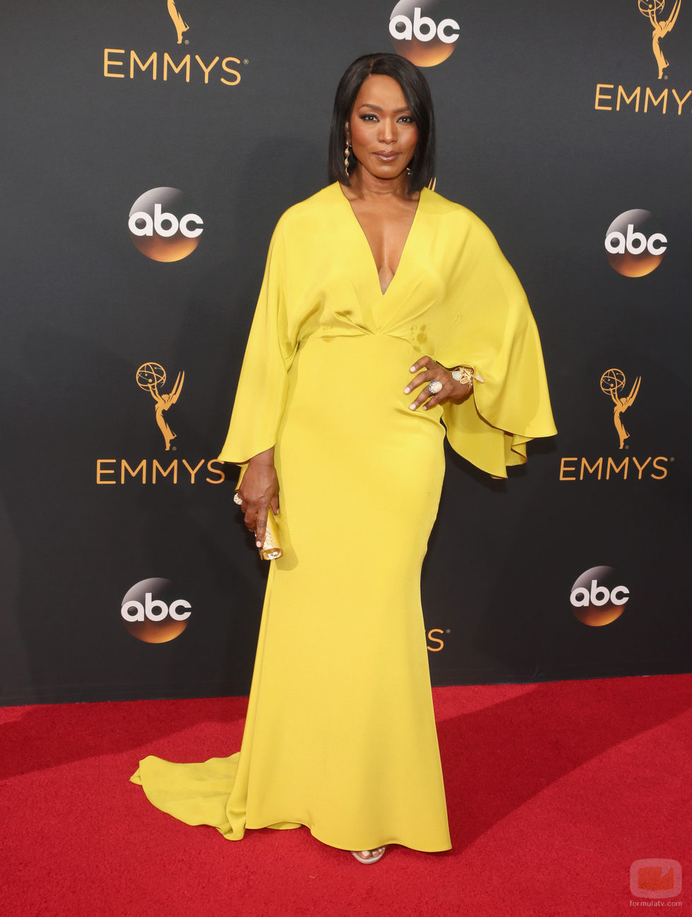 Angela Bassett en la alfombra roja de los Premios Emmy 2016