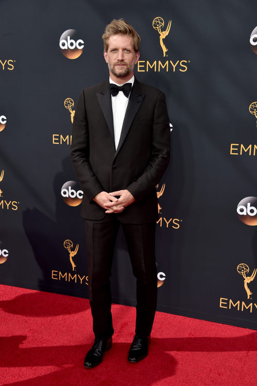 Paul Sparks en la alfombra roja de los Premios Emmy 2016