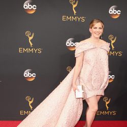 Anna Chlumsky en la alfombra roja de los Premios Emmy 2016