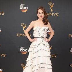 Michelle Dockery en la alfombra roja de los Premios Emmy 2016