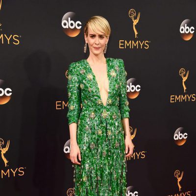 Sarah Paulson en la alfombra roja de los Premios Emmy 2016