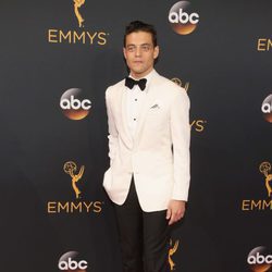 Rami Malek en la alfombra roja de los Premios Emmy 2016