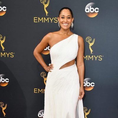 Tracee Ellis Ross en la alfombra roja de los Premios Emmy 2016