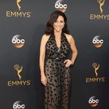 Julia Louis-Dreyfus en la alfombra roja de los Premios Emmy 2016