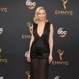 Kirsten Dunst en la alfombra roja de los Premios Emmy 2016