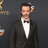 Reid Scott en la alfombra roja de los Premios Emmy 2016