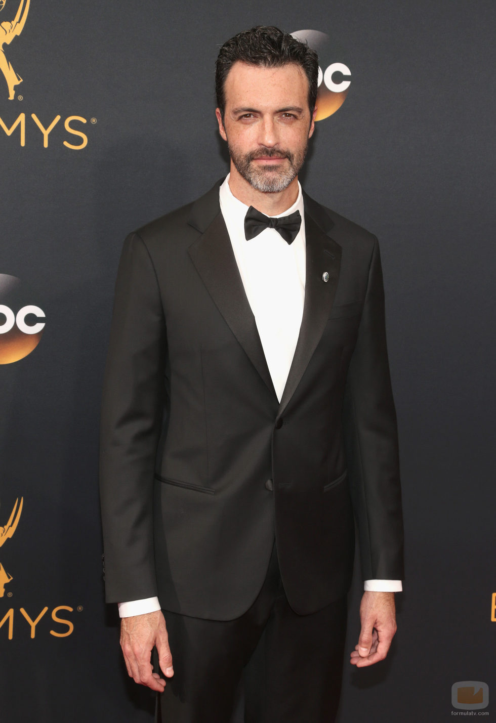 Reid Scott en la alfombra roja de los Premios Emmy 2016