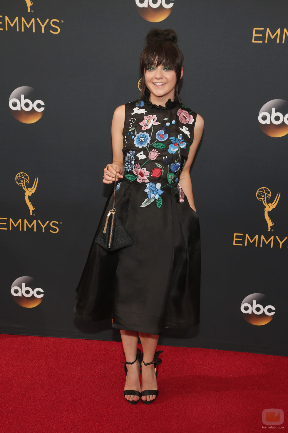 Maisie Williams en la alfombra roja de los Premios Emmy 2016