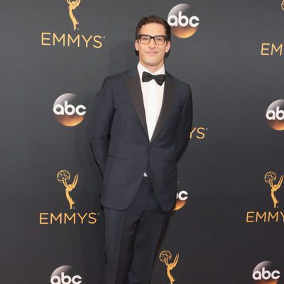Andy Samberg en la alfombra roja de los Premios Emmy 2016