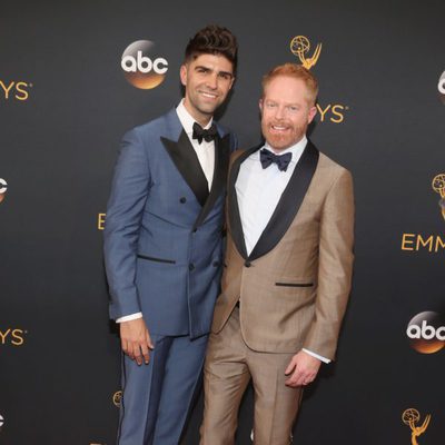 Jesse Tyler Ferguson en la alfombra roja de los Premios Emmy 2016