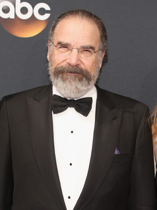 Mandy Patinkin en la alfombra roja de los Premios Emmy 2016