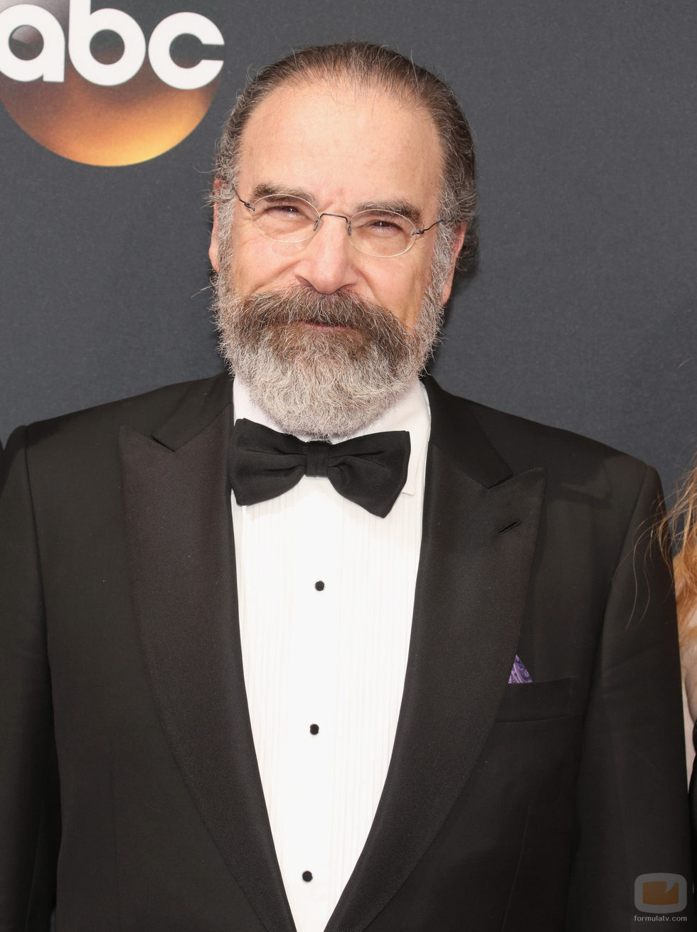 Mandy Patinkin en la alfombra roja de los Premios Emmy 2016