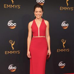 Tatiana Maslany en la alfombra roja de los Premios Emmy 2016