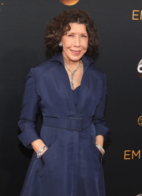 Lily Tomlin en la alfombra roja de los Premios Emmy 2016