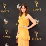 Mandy Moore en la alfombra de los Premios Emmy 2016