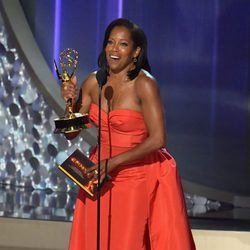 Regina King recogiendo su Premio Emmy 2016