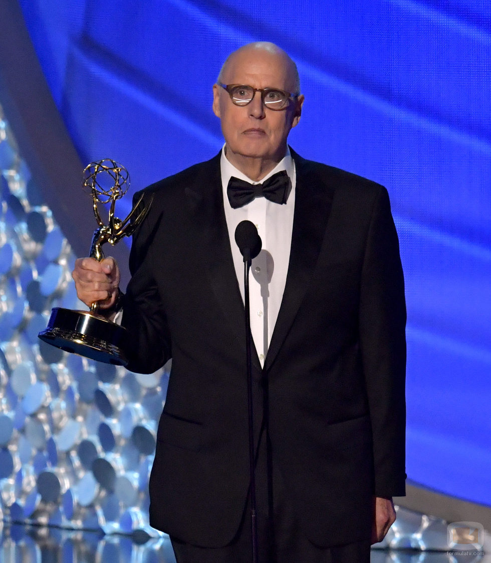 Jeffrey Tambor recogiendo su Premio Emmy 2016