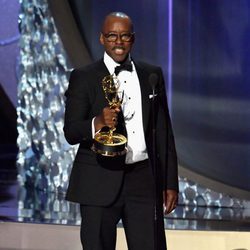 Courtney B. Vance recogiendo su Premio Emmy 2016