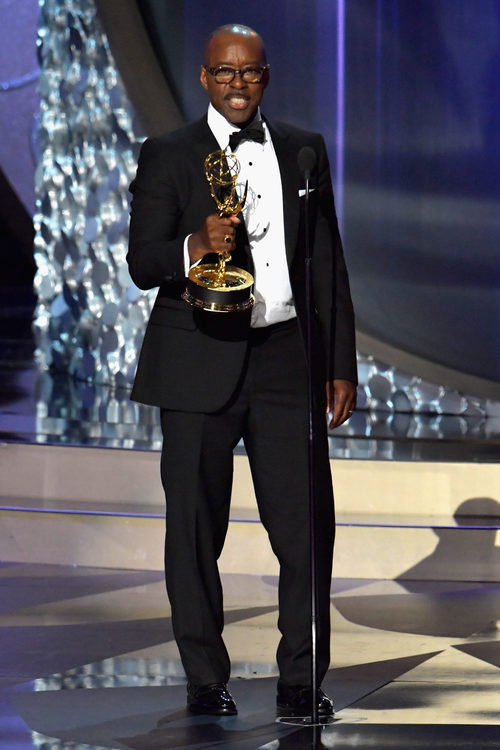 Courtney B. Vance recogiendo su Premio Emmy 2016