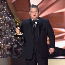 Patton Oswalt recogiendo su Premio Emmy 2016