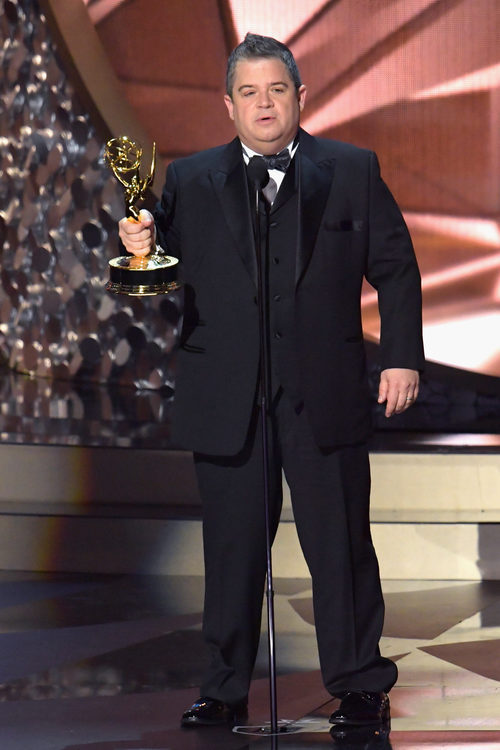 Patton Oswalt recogiendo su Premio Emmy 2016