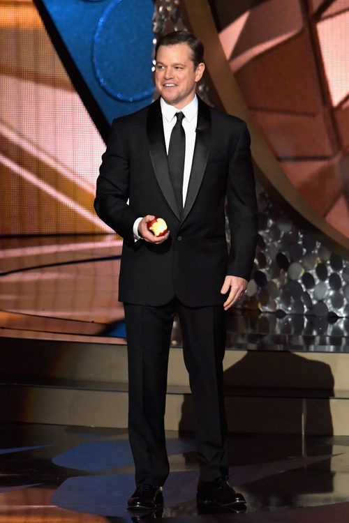 Matt Damon en el escenario de los Premios Emmy 2016