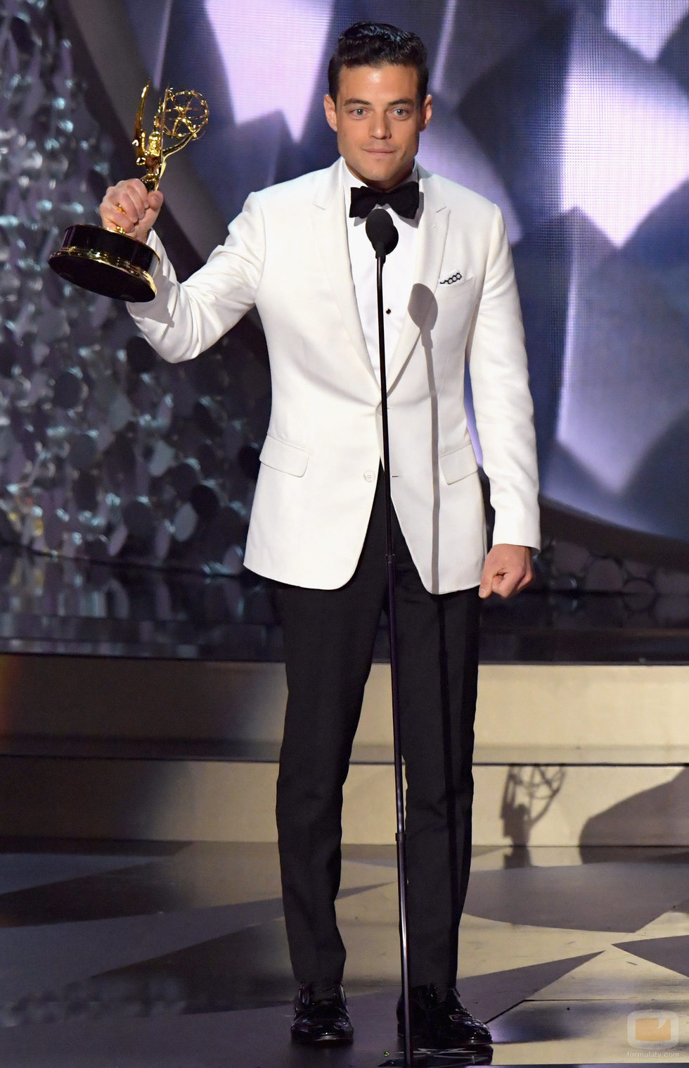 Rami Malek recogiendo su Premio Emmy 2016