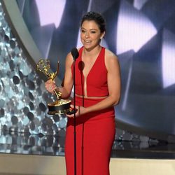Tatiana Maslany recogiendo su Premio Emmy 2016