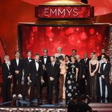El equipo de 'Juego de Tronos' recogiendo su Premio Emmy 2016