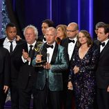 El equipo de 'American Crime Story' recogiendo su Premio Emmy 2016