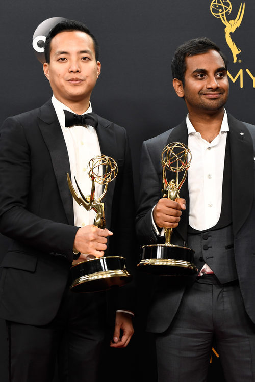 Alan Yang y Aziz Ansari, ganadores de un Premio Emmy 2016