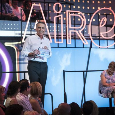 Juan y Medio presentando 'El amor está en el aire'